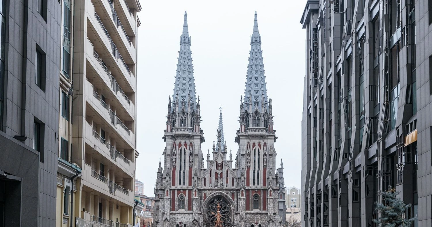 RazomUA - Die Kirche St. Nikolaus an die römisch-katholische Gemeinde für 50 Jahre übergeben – Restaurierung und Messrecht