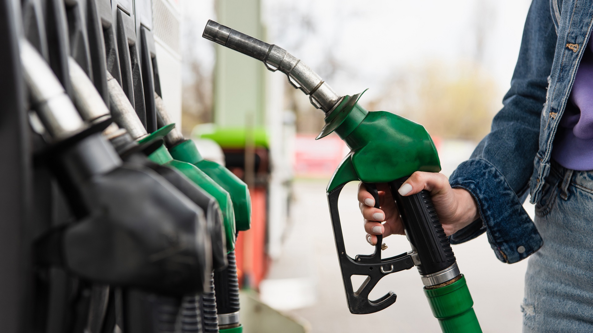 RazomUA - Paradoxe de la guerre : l'administration fiscale a dévoilé les salaires et les impôts des réseaux de stations‑service