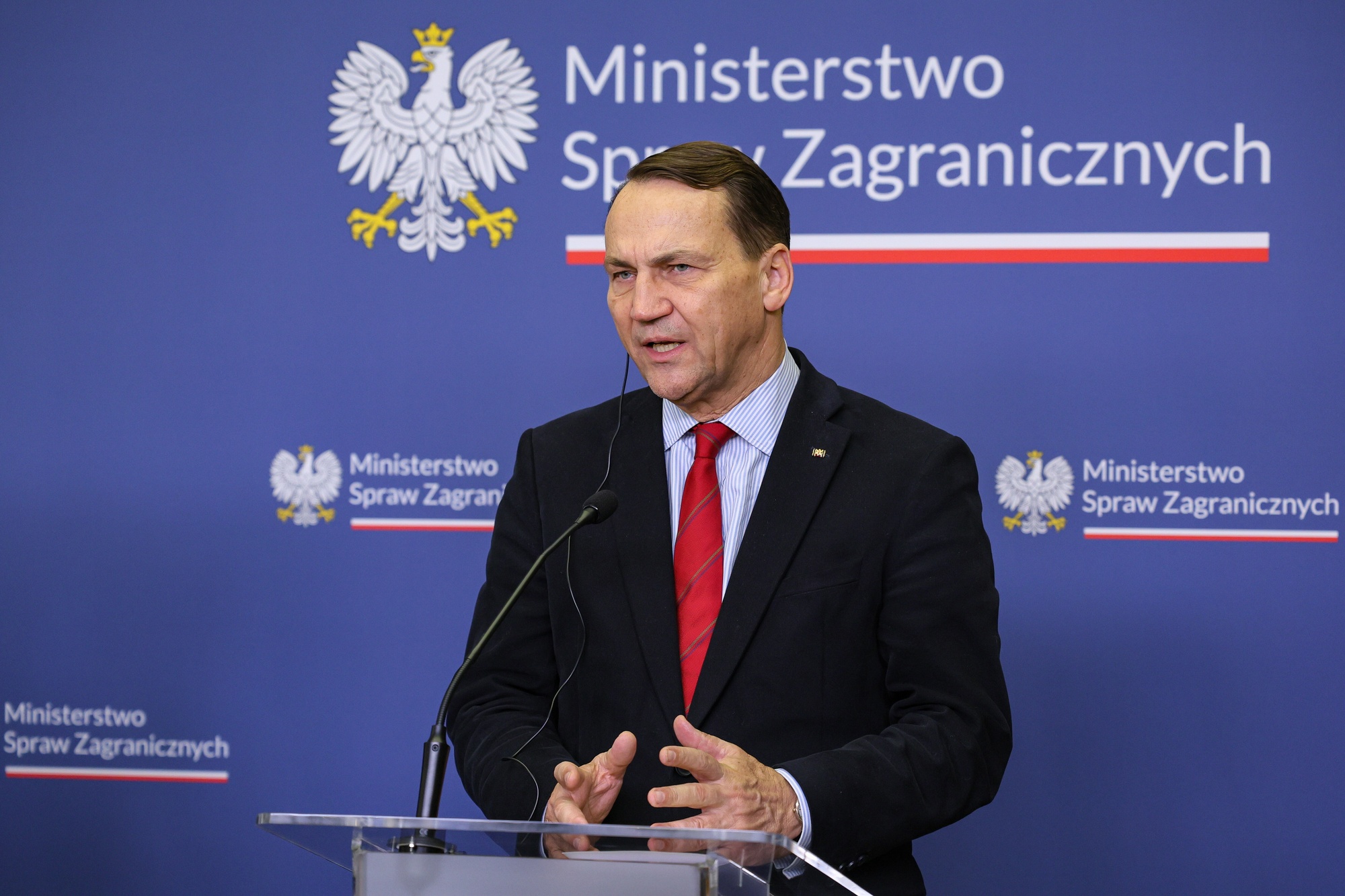 RazomUA - La Pologne est pour l'adhésion de l'Ukraine à l'UE, mais pas pour contourner la file d'attente : ce qui se cache derrière la position de Sikorski