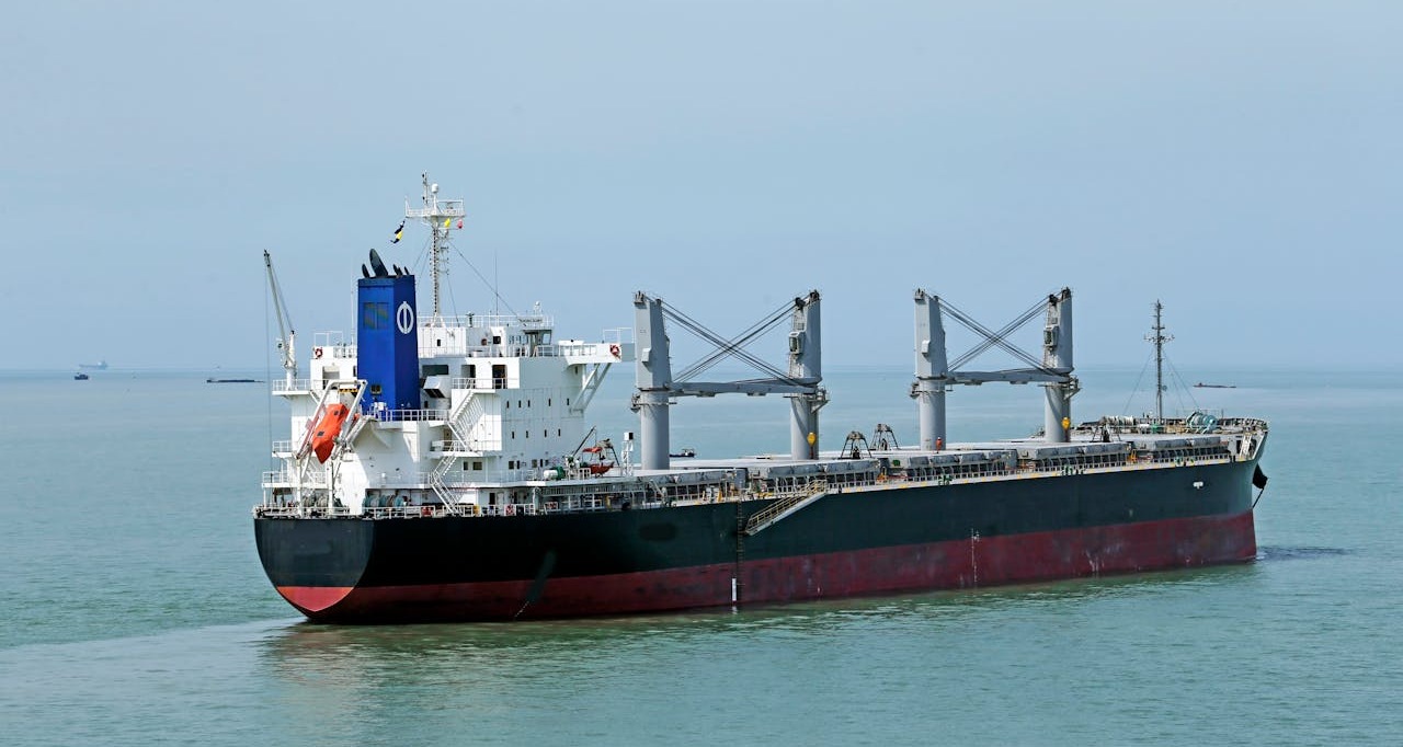 RazomUA - Китай уперше за чотири роки відправив ЗПГ до Європи — що це змінює для енергетичної безпеки