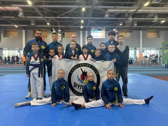 RazomUA - Kinder aus Irpin und Bucha – Städte, die die Besatzung überstanden haben – wieder auf dem Podest: 15 Medaillen bei einem Turnier