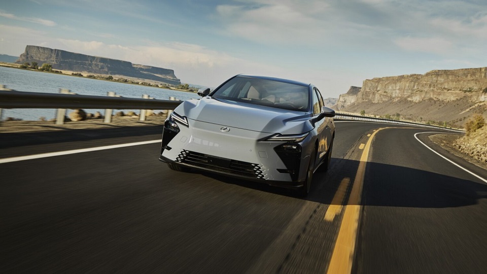 RazomUA - Lexus s'attend à un record aux États-Unis — la demande augmente malgré les droits de douane et la pénurie