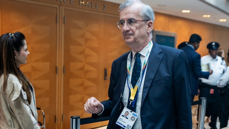 RazomUA - Глава Банку Франції йде в благодійність: як дострокова відставка вплине на ЄЦБ і фінансову стабільність