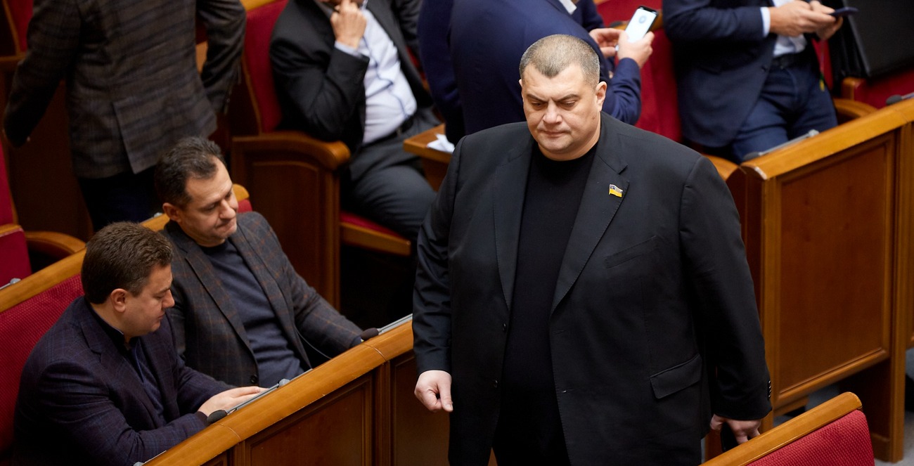 RazomUA - Корявченков поїхав до Іспанії після допиту в НАБУ — ризики для монобільшості й довіри до еліти