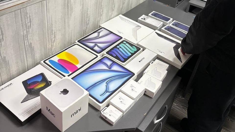 RazomUA - Apple devices worth about UAH 500,000 through the "green corridor": a test for customs control