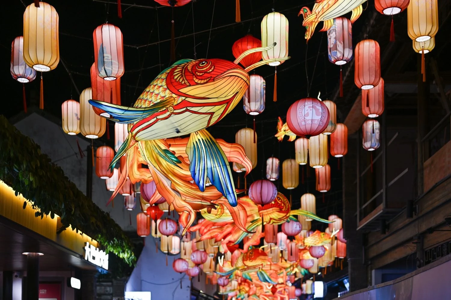 RazomUA - Lantern Festival in Zigong: A Tradition That Unites Art and Commerce