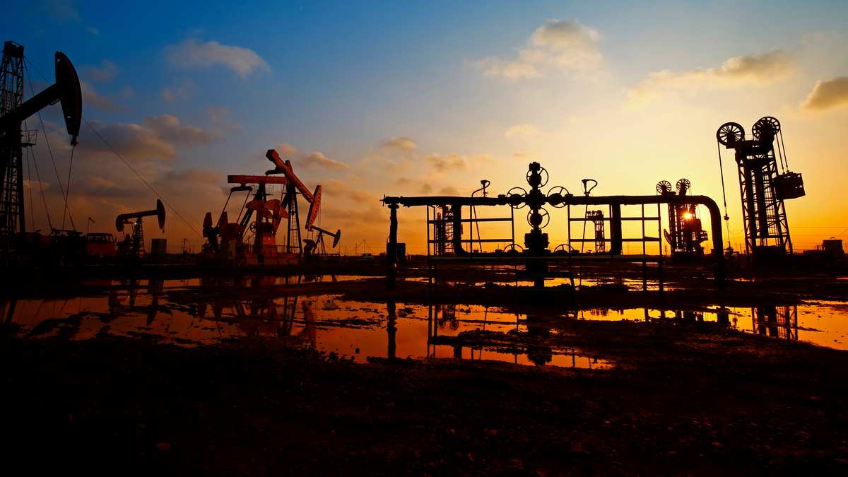 RazomUA - Oil prices rose after the biggest annual decline — what it means for Ukraine