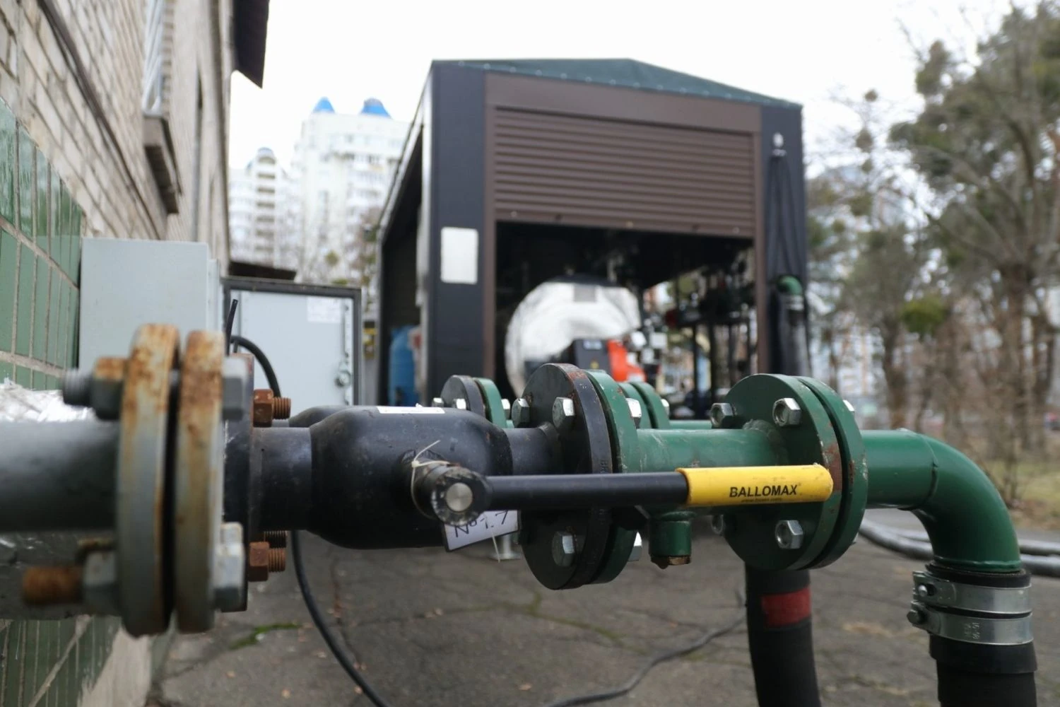 RazomUA - 18 Mobile Boiler Units for Hospitals: How Kyiv Ensured Heat for Medical Facilities After Missile Attacks