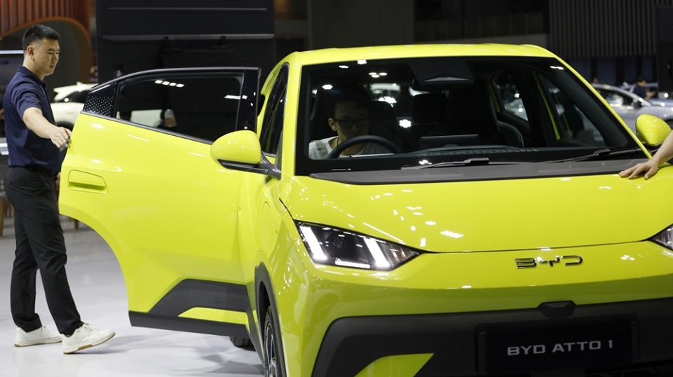 RazomUA - BYD зафіксував перше з 2021 року річне падіння прибутку — що це значить для ринку електромобілів і України