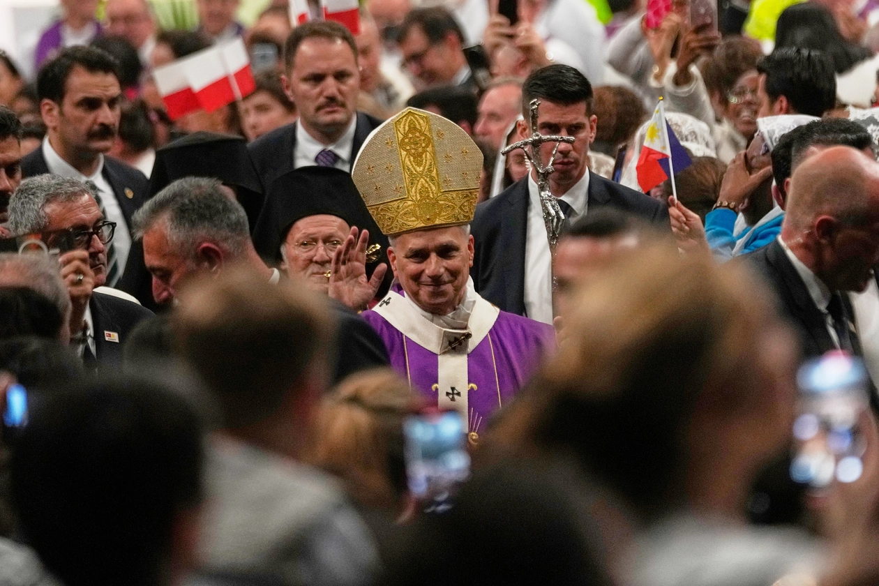 RazomUA - Pope visits the Blue Mosque in Istanbul without praying, focusing on Christian unity