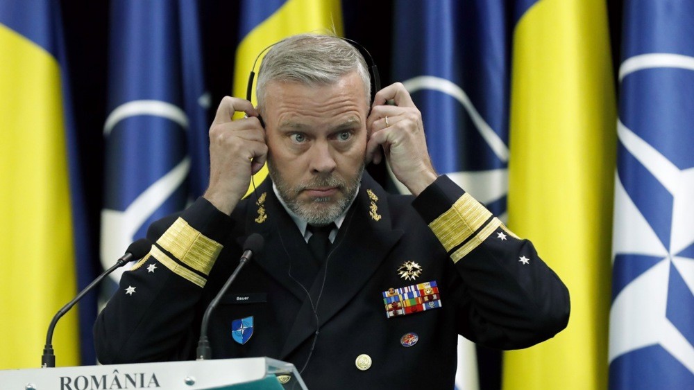 RazomUA - Захід досі пояснює своїм суспільствам, навіщо озброюватися. Бауер назвав це ідіотизмом на п'ятий рік