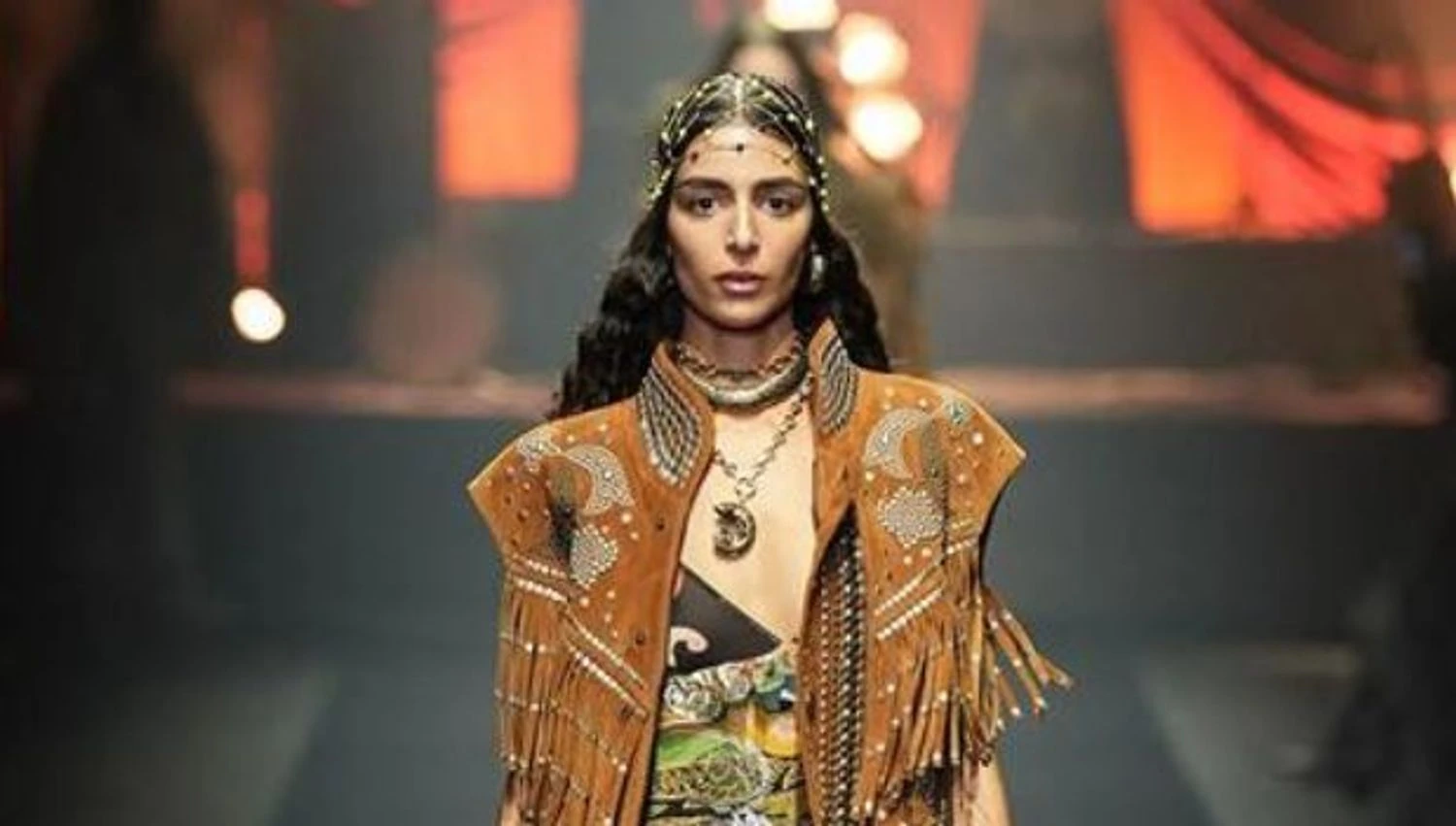 RazomUA - Pracht, piratecore und Cloud Dancer: 5 Modetrends 2026 – und was das für die Ukraine bedeutet