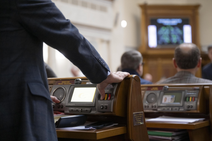 RazomUA - Занедужання і дефіцит голосів: чому Рада не розпочала пленарний день і що це означає