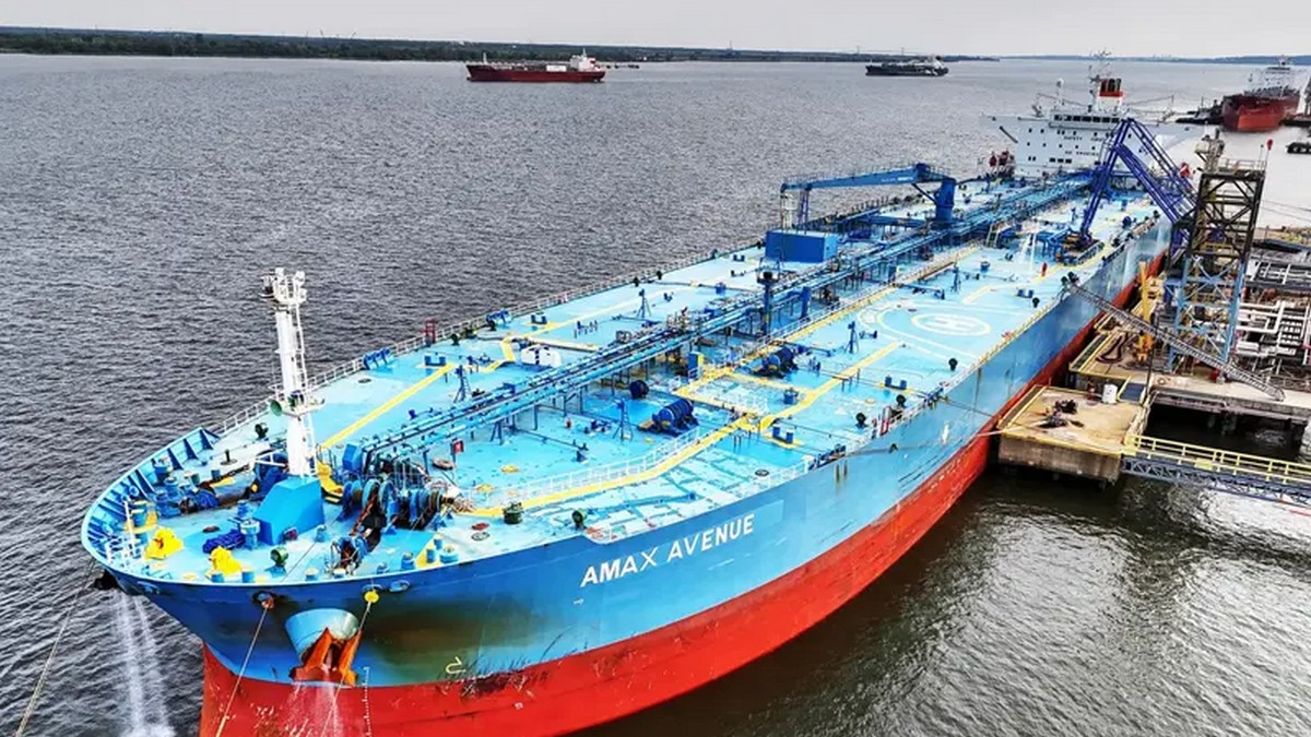 RazomUA - Ust-Louga a repris les expéditions de pétrole — mais les dégâts de 160 millions de dollars ne disparaissent pas