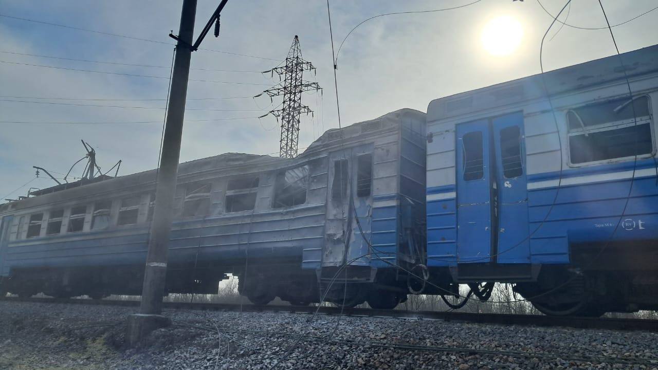 RazomUA - Атака дрона на приміський поїзд у Дніпропетровській області: одна загинула, кілька поранених