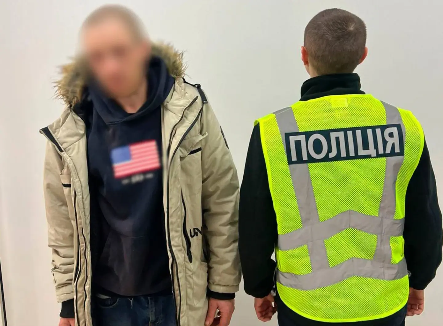 RazomUA - In Kiew wurde ein rückfälliger Räuber festgenommen, der während seiner Flucht eine Airsoft-Granate zündete.