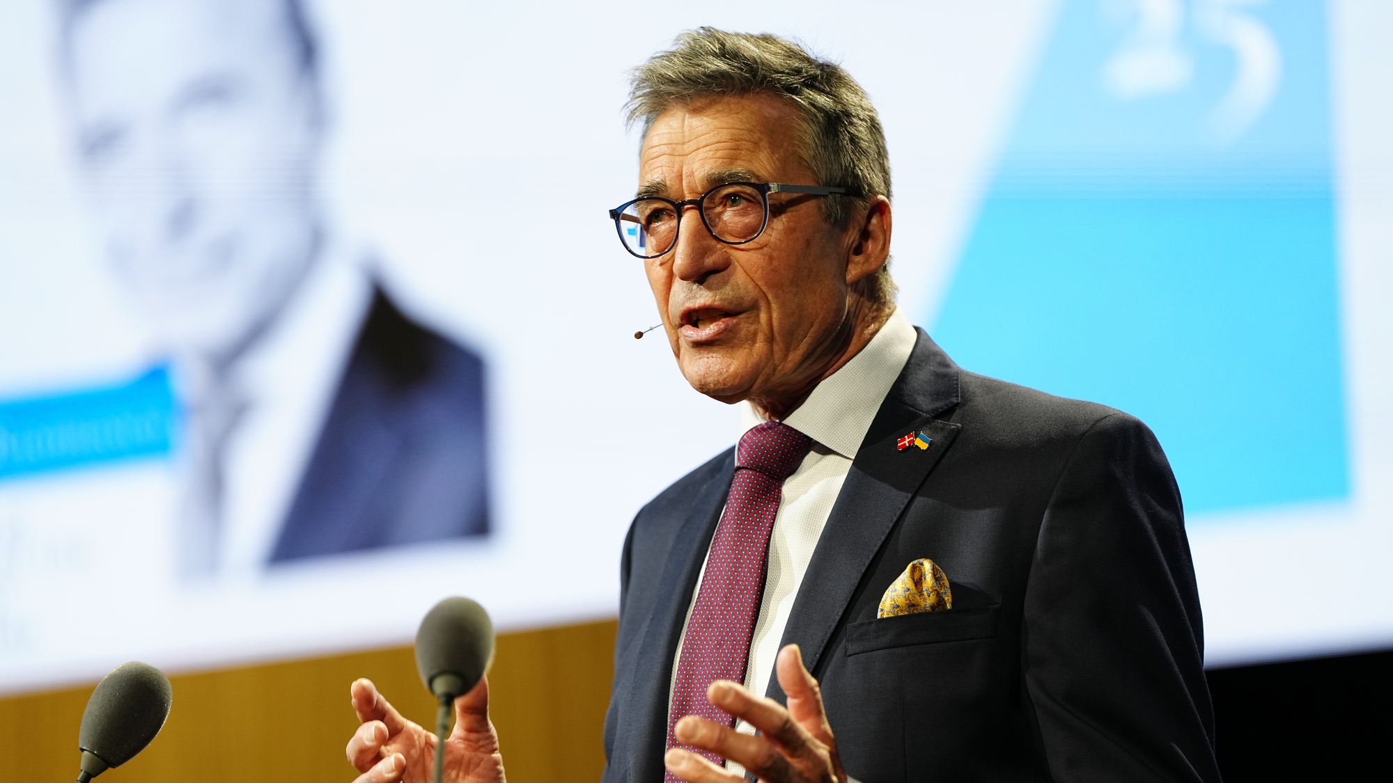 RazomUA - Від конвеєра до фронту: чому Расмуссен пропонує перепрофілювати європейські автозаводи — наслідки для безпеки та економіки