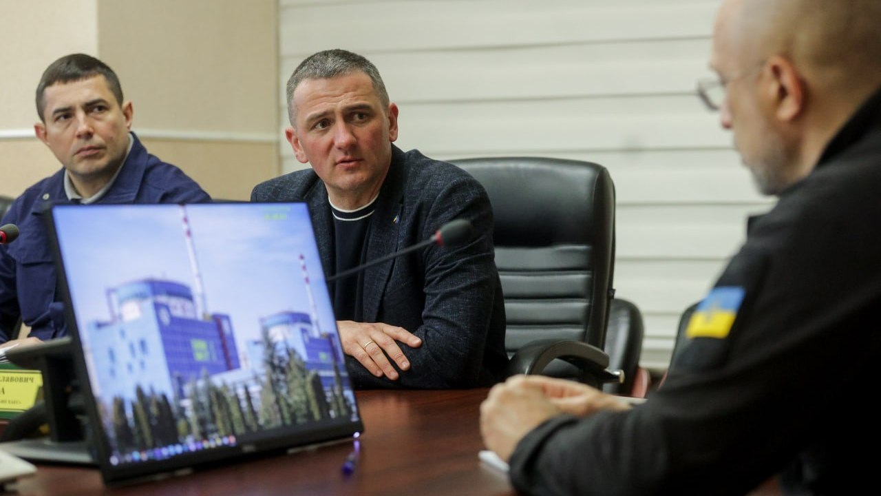 RazomUA - Найбільша АЕС Європи або чергова заморозка: що стоїть за «двома варіантами» Шмигаля для ХАЕС