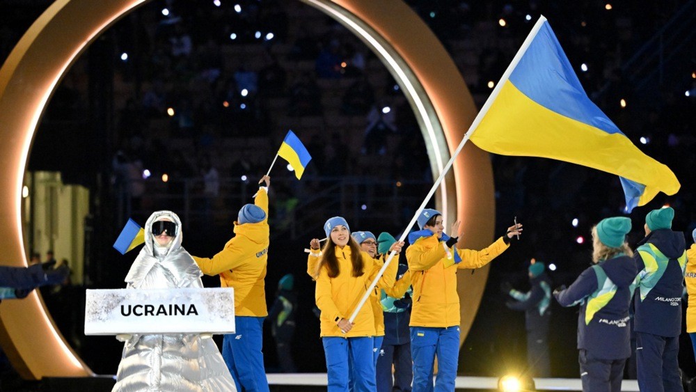 RazomUA - Інцидент у Мілані: Київ вимагає розслідування після того, як табличку «Україна» несла уродженка Росії