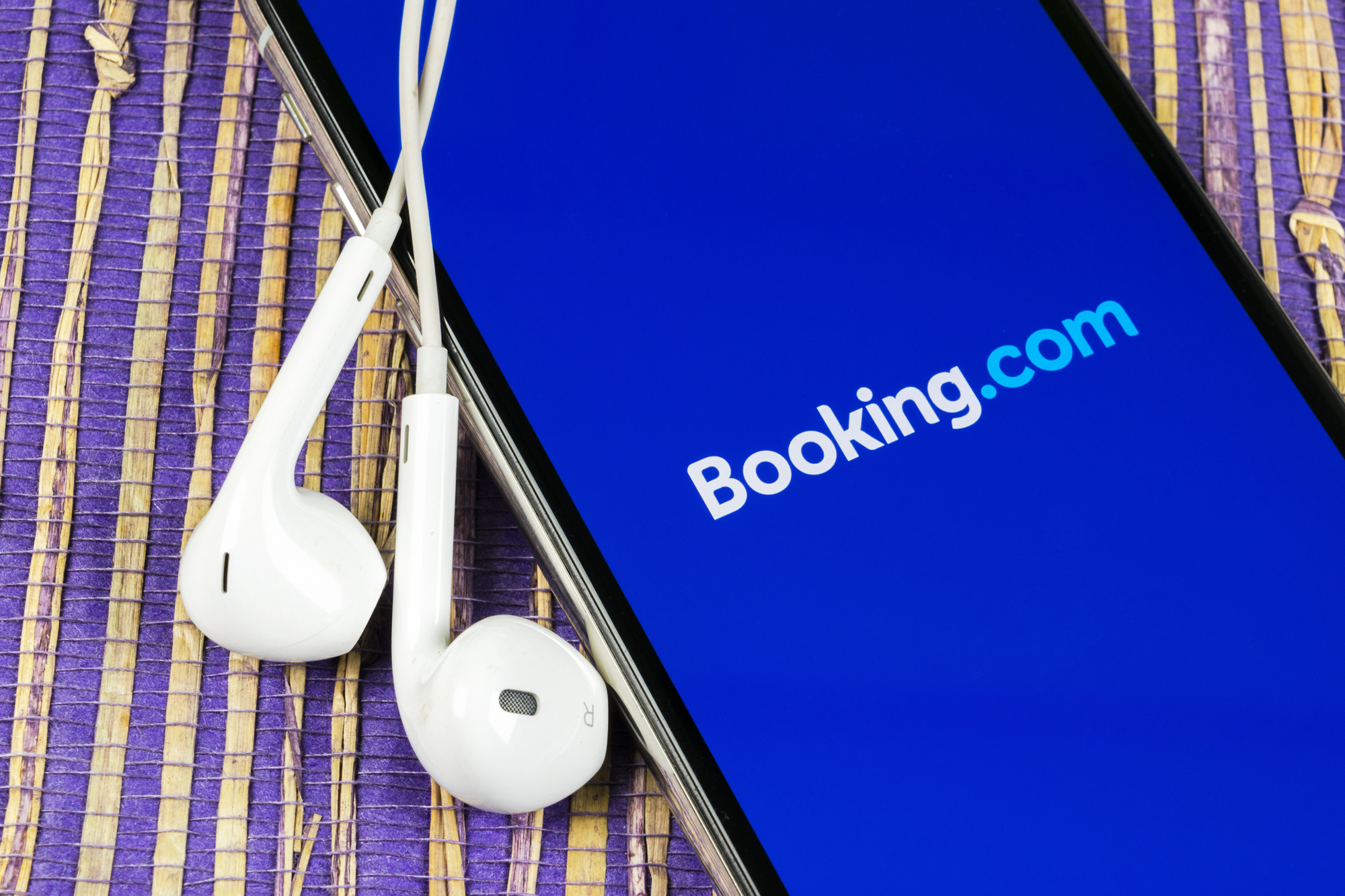 RazomUA - Утечка в Booking.com: данные карт не украли — но именно это делает атаку опаснее