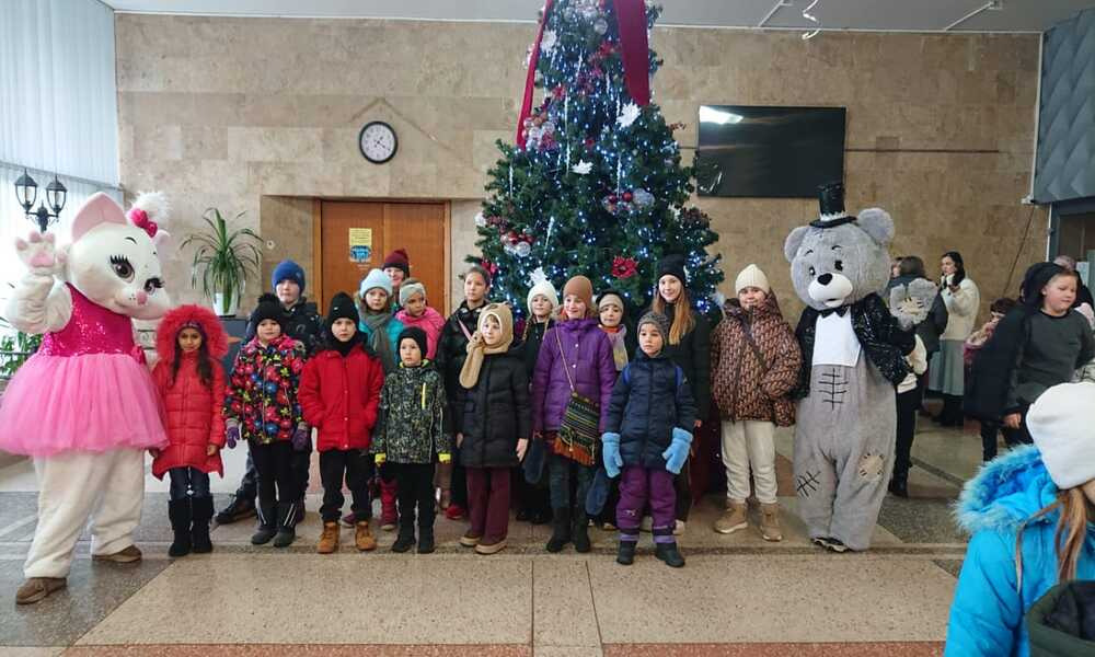 RazomUA - Новорічна казка для 10 000 незламних: Київщина запалює вогні Різдва для дітей Героїв та сиріт