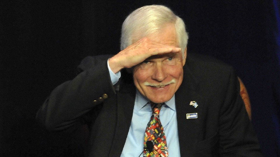 RazomUA - Der Mann, der die 24-Stunden-Nachrichtenberichterstattung erfand: Ted Turner ist gestorben