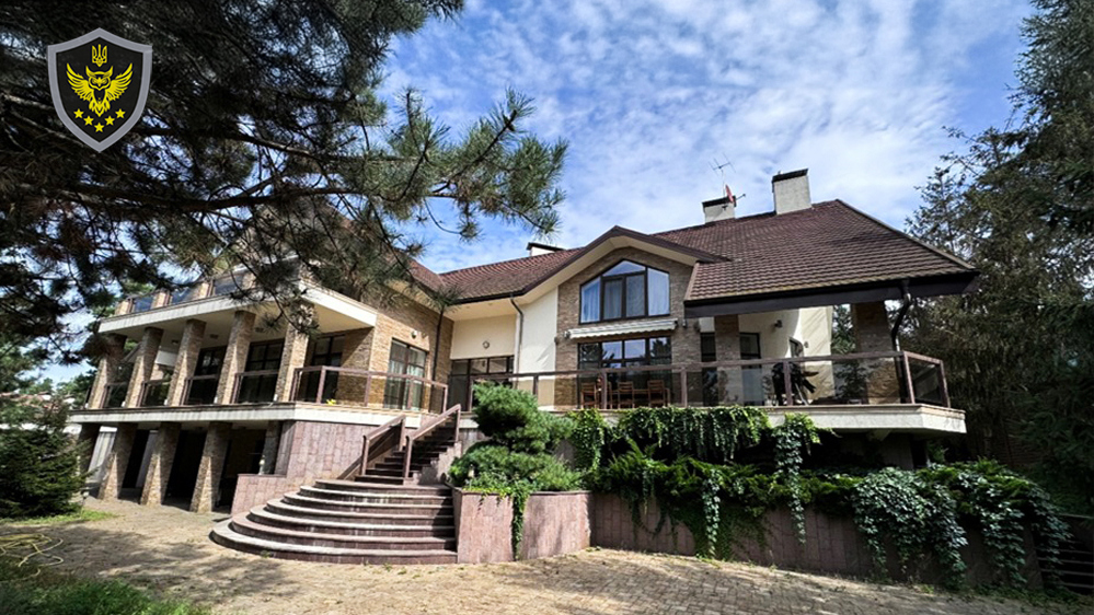 RazomUA - Будинок за 48 мільйонів під арештом з 2021 року — і досі з чужими мешканцями