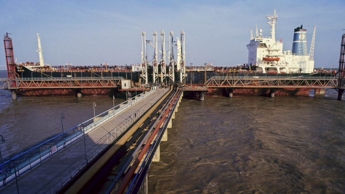 RazomUA - США дозволили Індії тимчасово приймати російську нафту — крок для збереження енергетичної стабільності