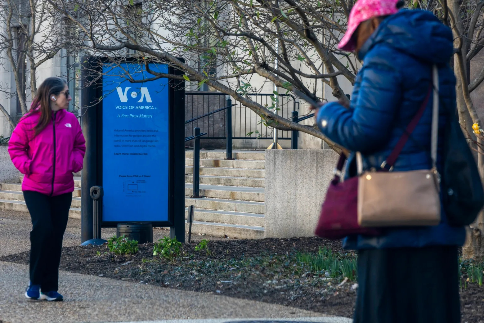 RazomUA - Le tribunal a rétabli Voice of America : plus de 1 000 postes seront rétablis — que signifie cela pour le front de l'information ?