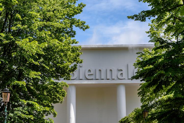 RazomUA - Le pavillon de Poutine à Venise coûte à la Biennale 2 millions d'euros — et ce n'est que le début de la facture