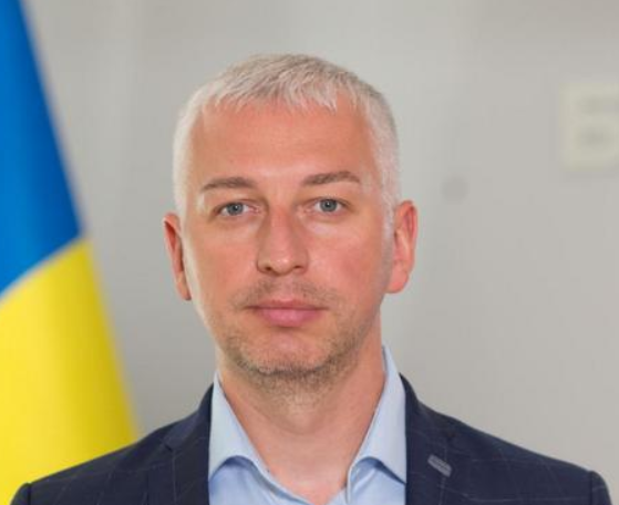 RazomUA - Porsche et une maison près de Kyiv : écart entre le patrimoine et les revenus de l'ex-chef du BEB