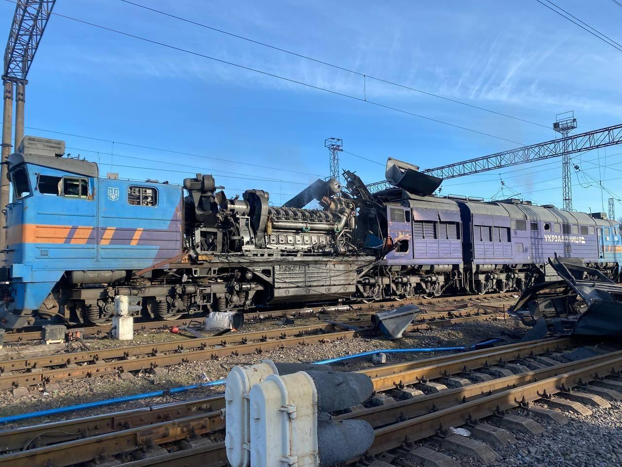 RazomUA - Attack on the railway: damaged locomotives — how train services have been affected