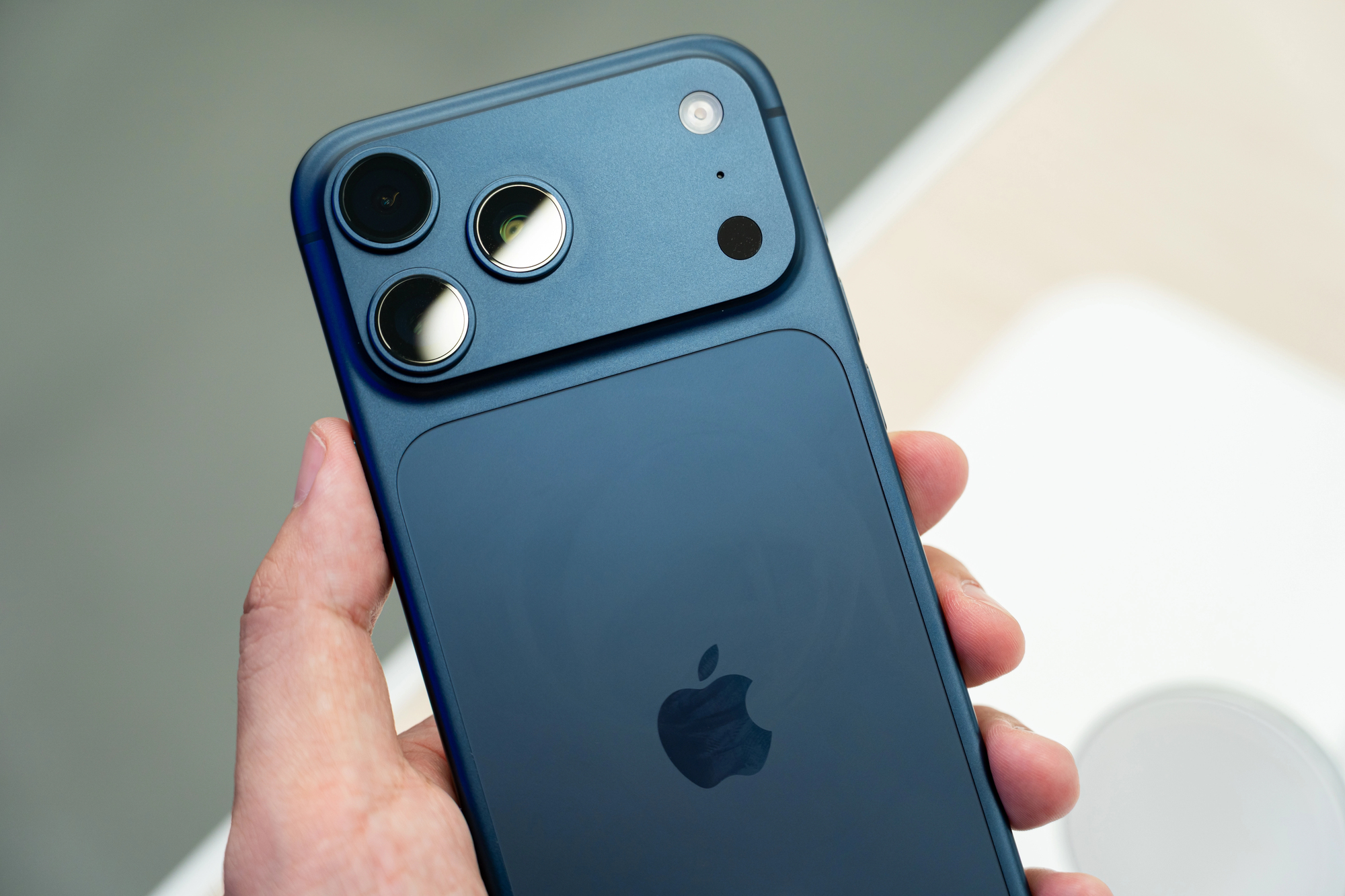 RazomUA - Apple testet keine 200‑Megapixel‑Kamera für das iPhone — Fokus auf 48 MP und variable Blende