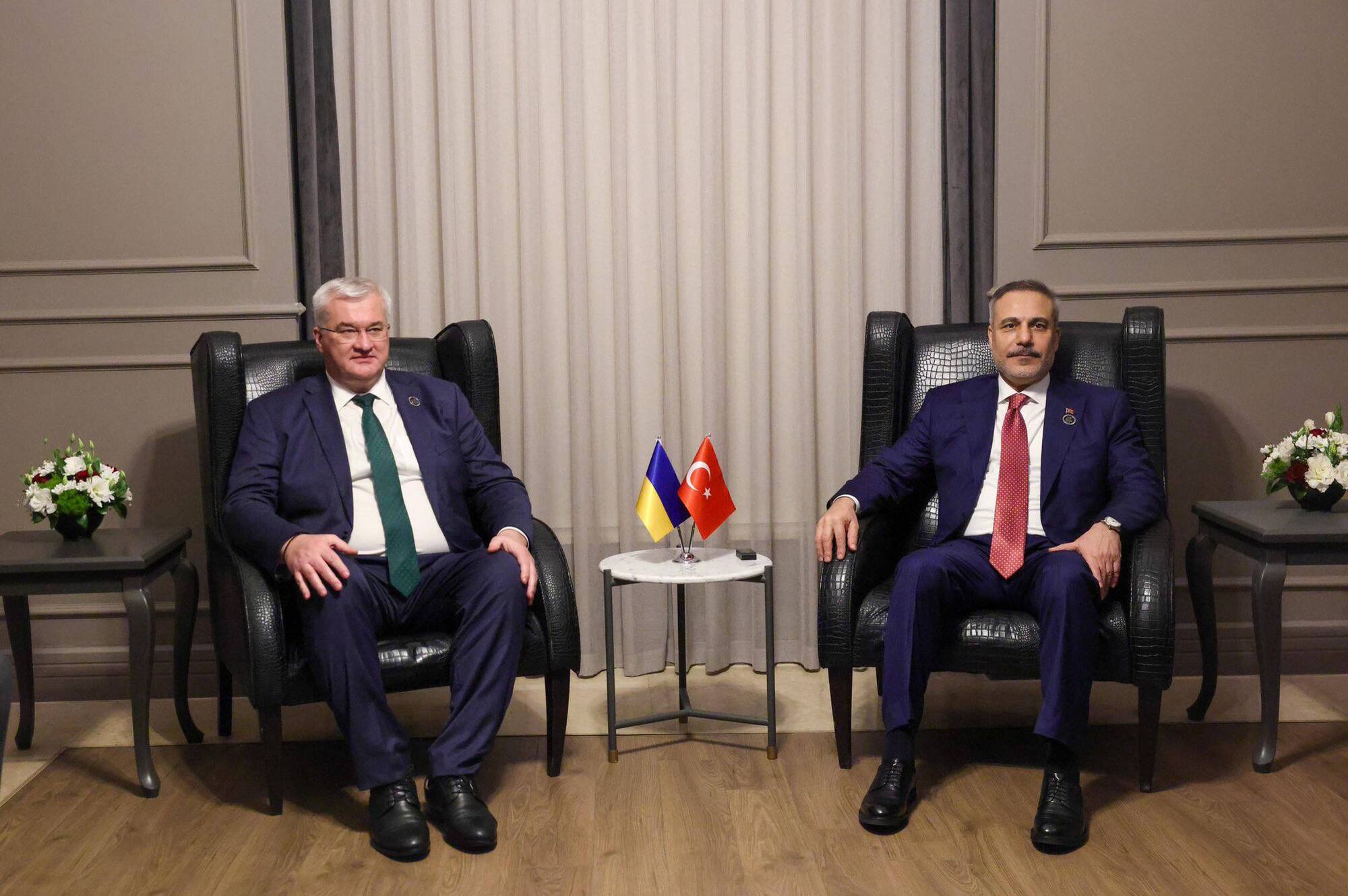 RazomUA - Selenskyj in Istanbul, Putin ohne Antwort: Welche Logik hinter dem Gipfelvorschlag in der Türkei steckt