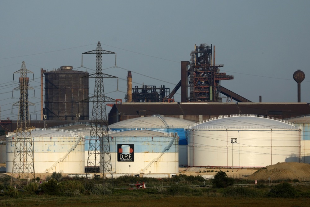 RazomUA - Трамп закрив нафтовий клапан: що означає кінець санкційних винятків для Росії та Ірану