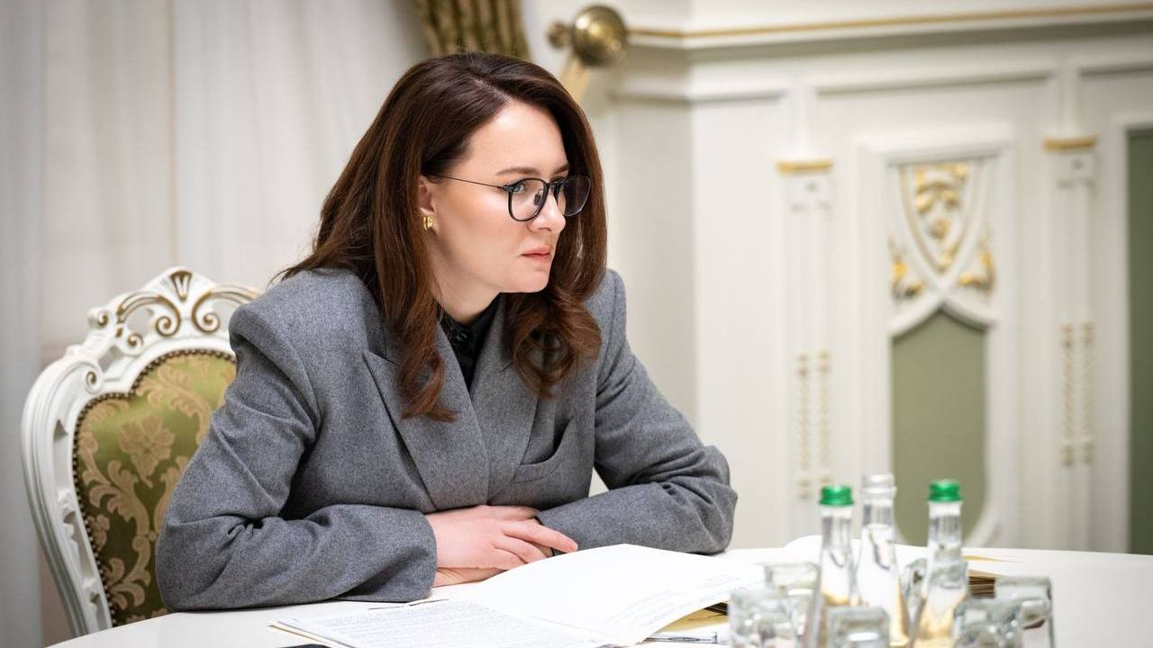 RazomUA - Держава купує житло для медиків у прифронтових регіонах — до 30 км від роботи, включно з містами