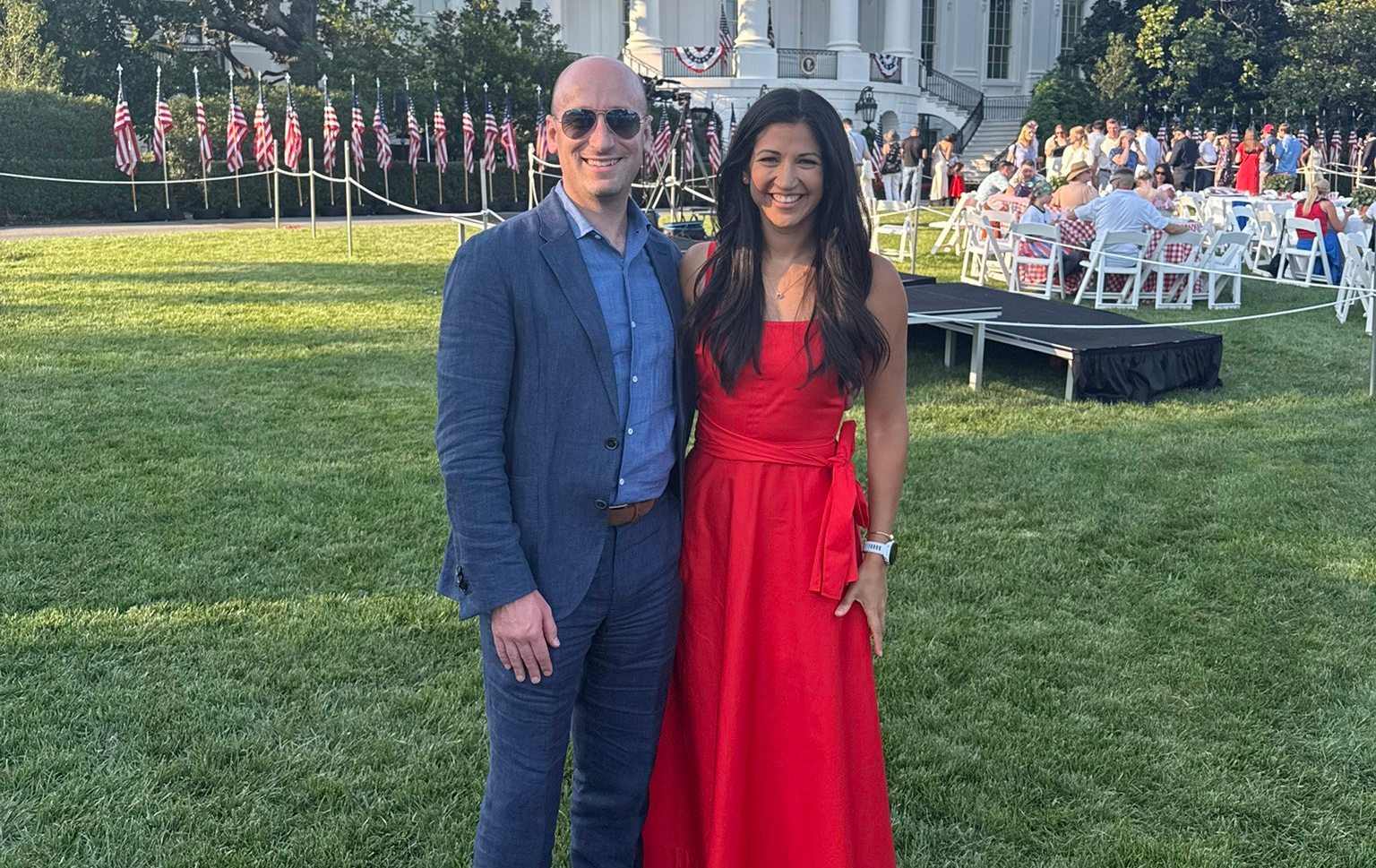 RazomUA - Karte Grönlands in den Farben der USA — ein symbolischer Beitrag, der Dänemark zu einer diplomatischen Erinnerung an seine Souveränität veranlasste