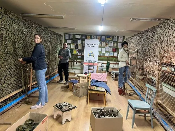 RazomUA - Irpin se mobilise : les «Berehyni» appellent à tresser des filets de camouflage — comment un geste simple renforce la sécurité