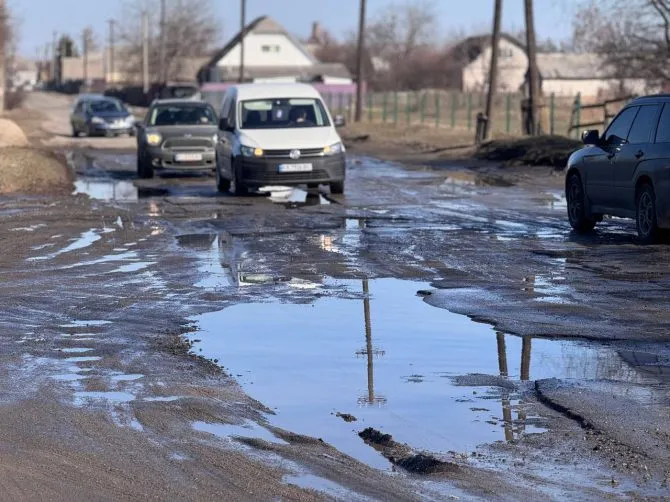 RazomUA - Borodianka bittet, die Notumfahrung in der Polova-Straße in das Wiederaufbauprojekt aufzunehmen — Gefahr für Schule und Infrastruktur