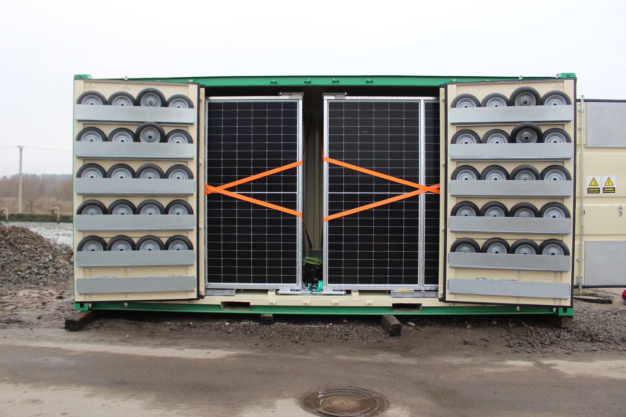 RazomUA - Франція посилює енергобезпеку Київщини: Білогородка отримала автономні станції на 16,8 млн грн