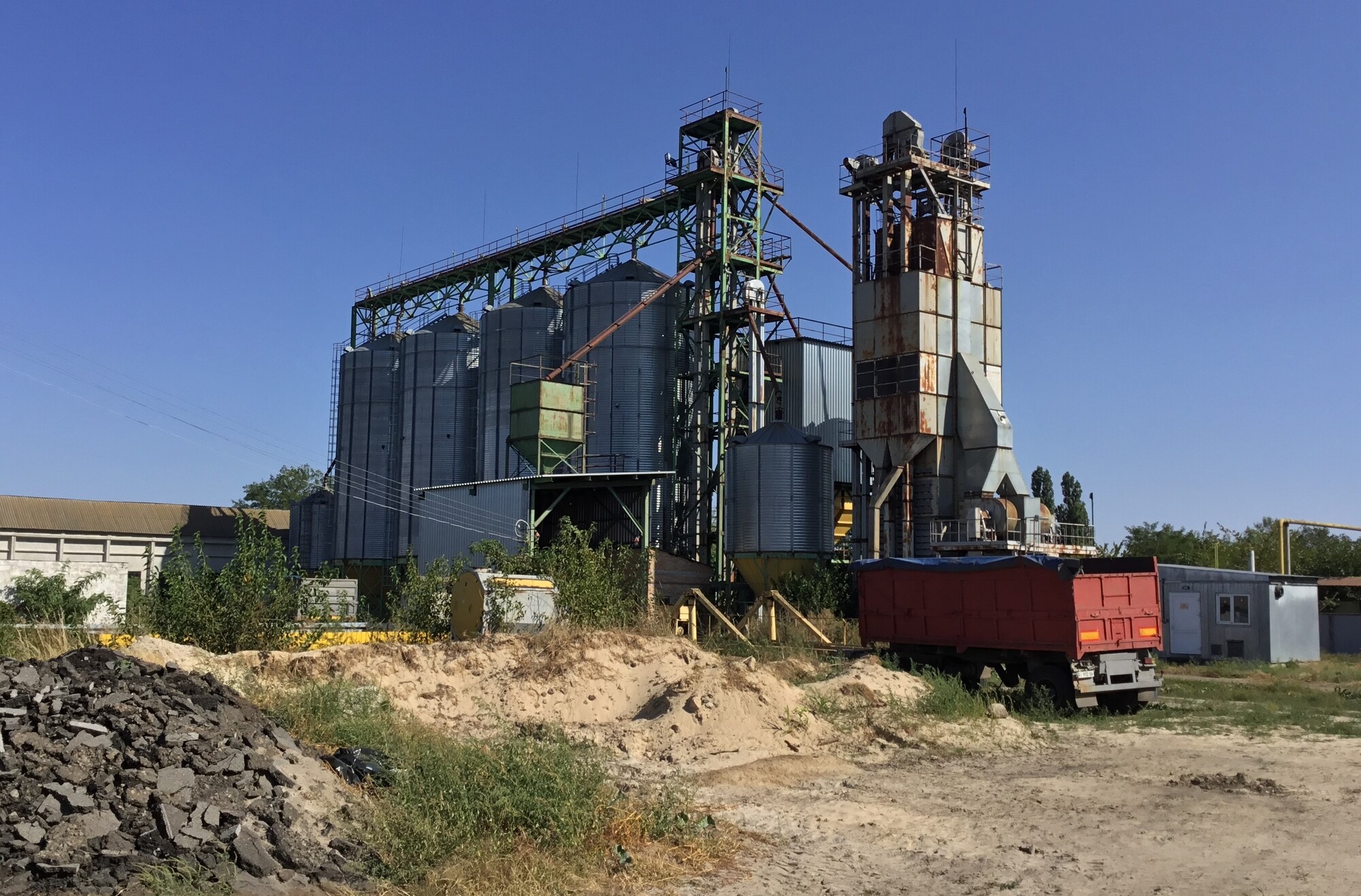 RazomUA - Депутат приватизував недобуд у Сосновій за 6,9 млн грн — що це означає для аграрної інфраструктури