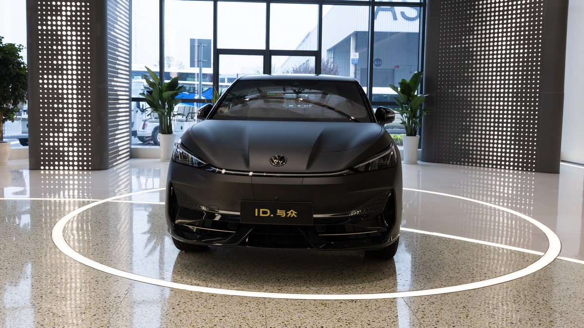 RazomUA - Record December: 12,400 new cars in Ukraine — what the end of VAT exemptions means