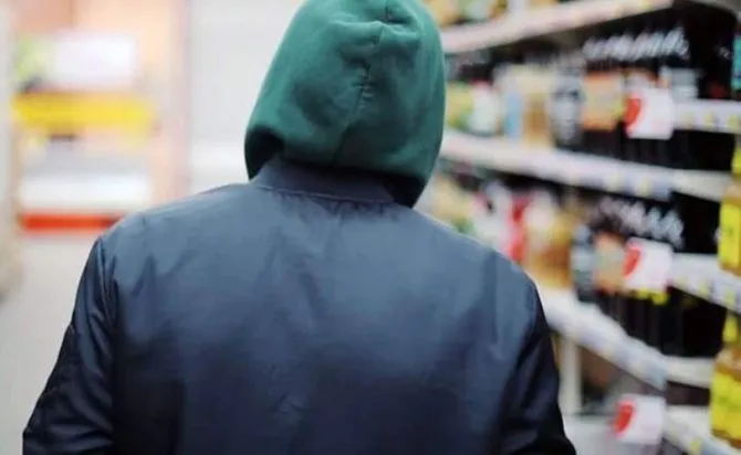 RazomUA - В Ірпені затримали 32-річного підозрюваного у крадіжці телефона під час воєнного стану — загрожує до 10 років