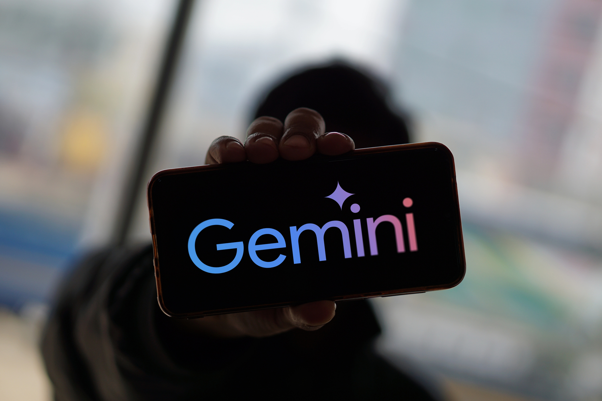 RazomUA - Google дозволила переносити чати з ChatGPT і Claude у Gemini — що це означає для українців