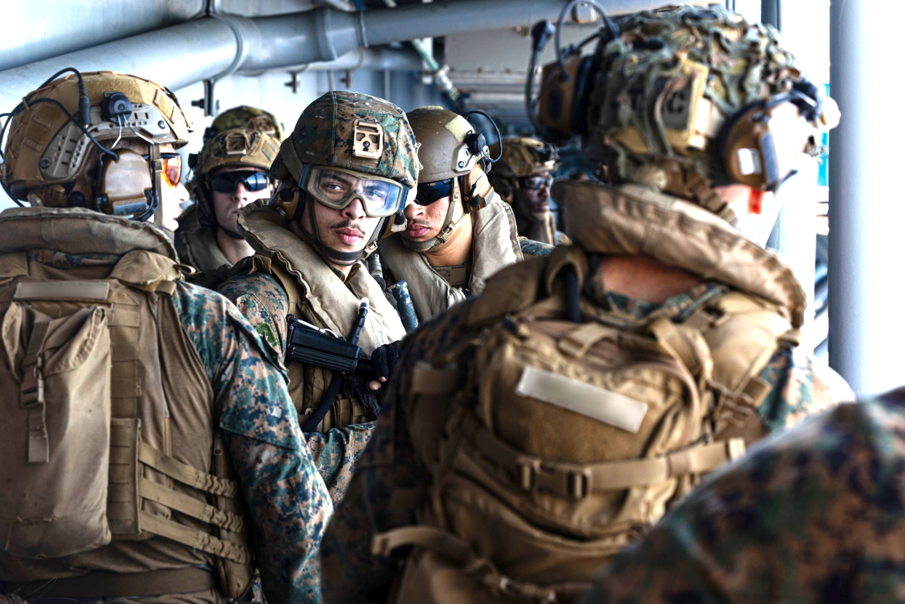 RazomUA - USS Tripoli с более чем 3 500 морскими пехотинцами прибыл на Ближний Восток — что это означает для Украины