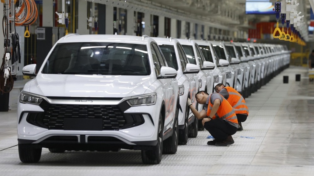 RazomUA - China turns domestic price war into record overseas sales with 349,000 electric vehicles in a month