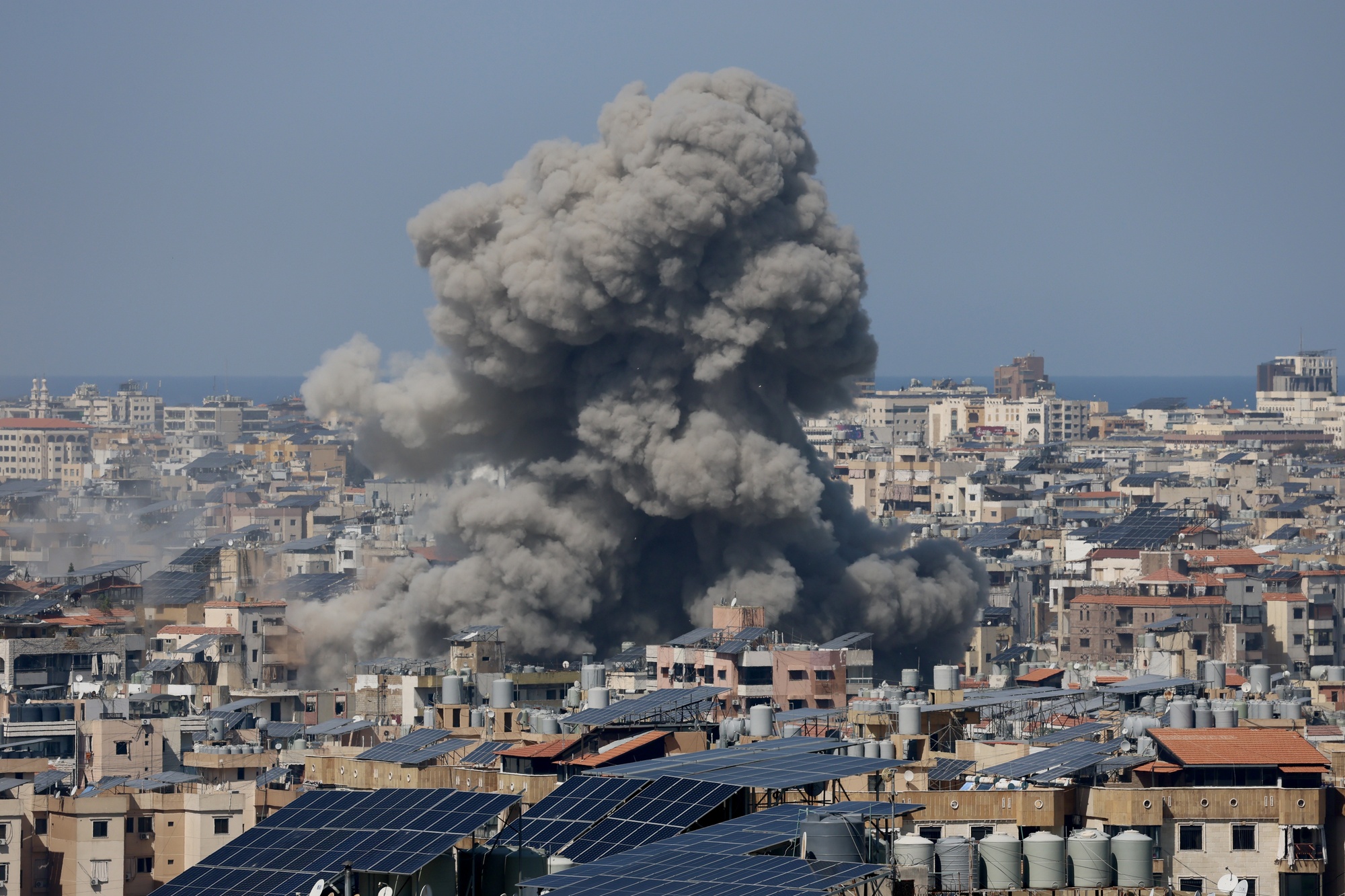 RazomUA - Понад 100 ракет по півночі Ізраїлю — ЦАХАЛ відповів ударами по Лівану