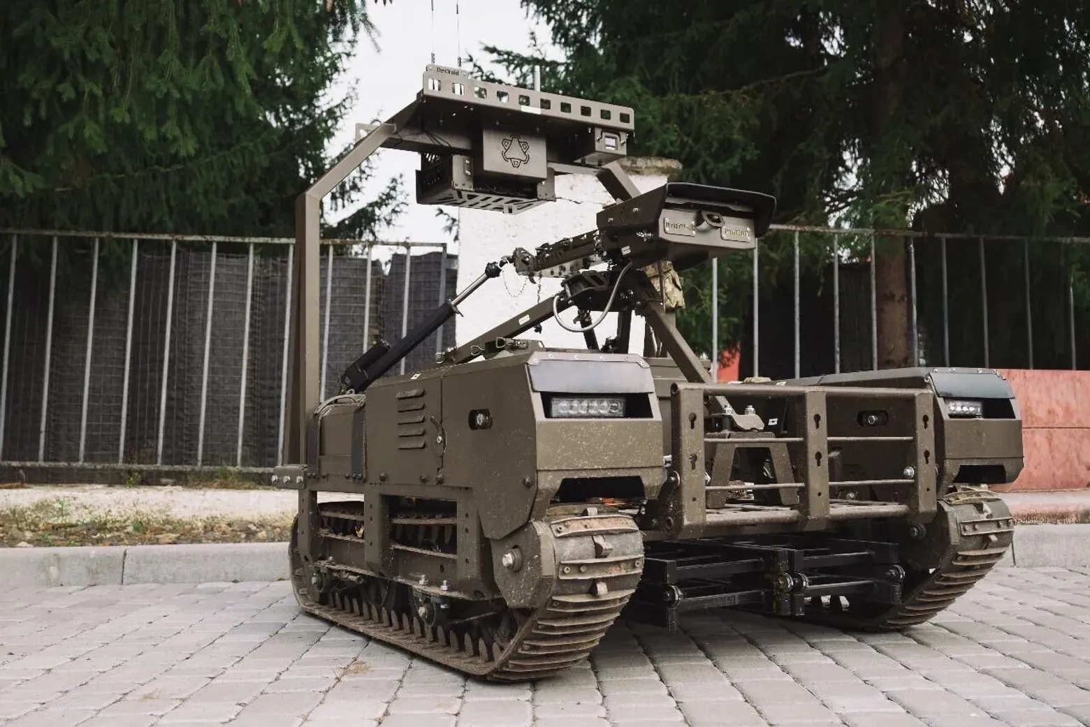 RazomUA - Роботи DevDroid на Brave1 Market: як наземні дрони стають фактором бойової переваги