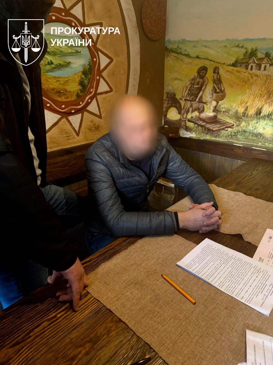 RazomUA - Дозвіл на демонтаж колії коштував $100 000: у Укрзалізниці затримали чиновника під час отримання хабара