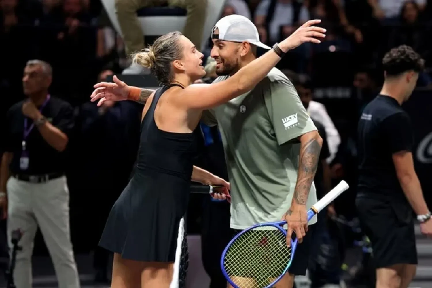 RazomUA - Kyrgios a battu Aryna Sabalenka à Dubaï — un match d'exhibition aux règles inédites qui a mis à l'épreuve l'adaptabilité des joueurs